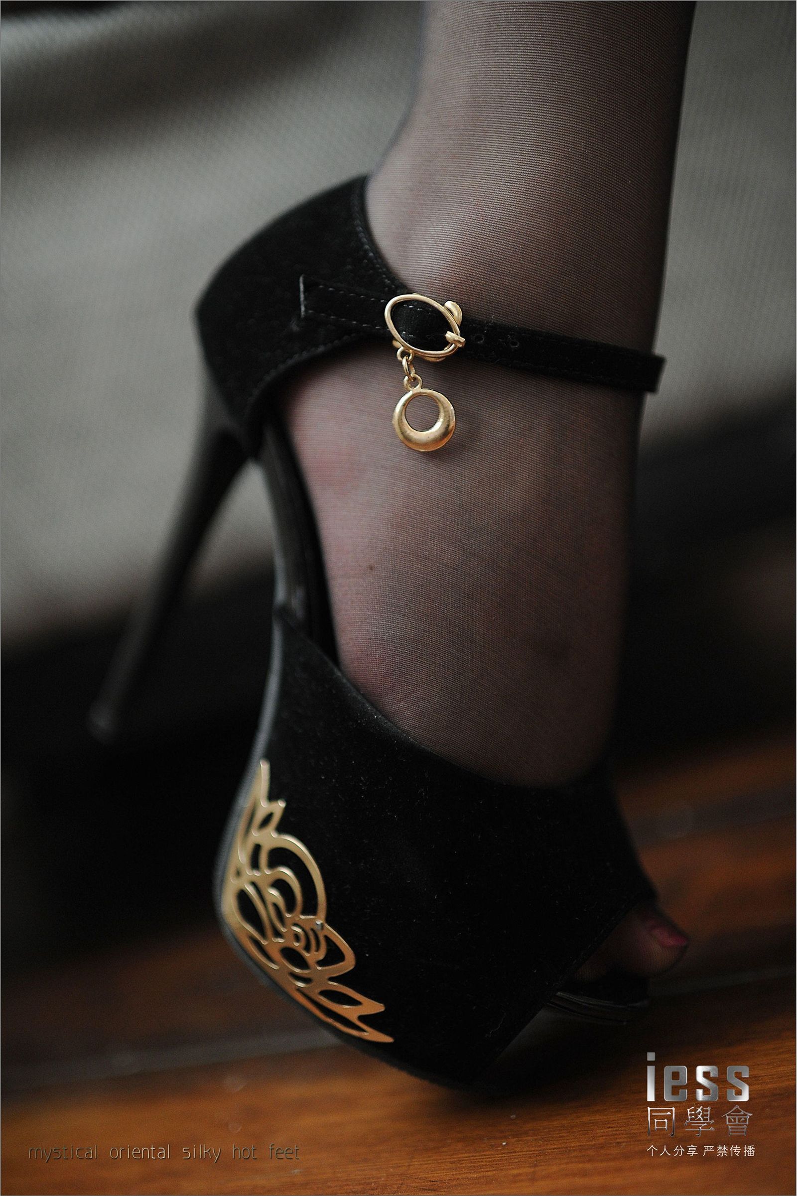 [IESS异思趣向] 2016.09.24 丝足便当005：《邻家女孩T档黑丝高跟的午后阳光》梦梦